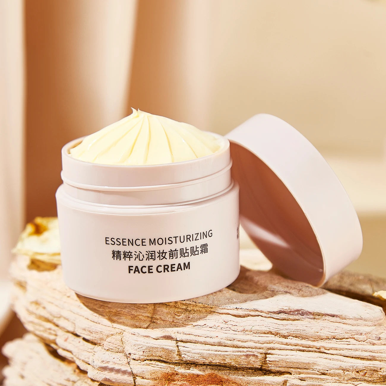 Apply the cream before makeup, moisturizing foundation cream - lasting moisturizing, creating a natural foundation